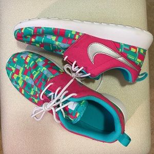 Nike Athletic Shoes NWOT